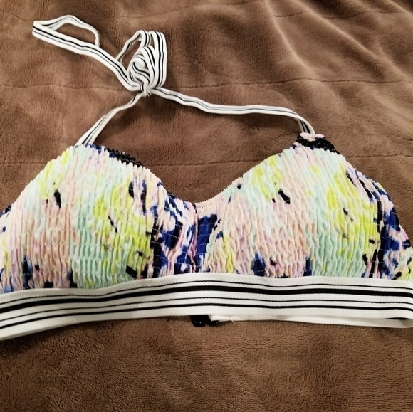 NWOT-Bikini Top-Victoria's Secret Swim - Picture 1 of 6